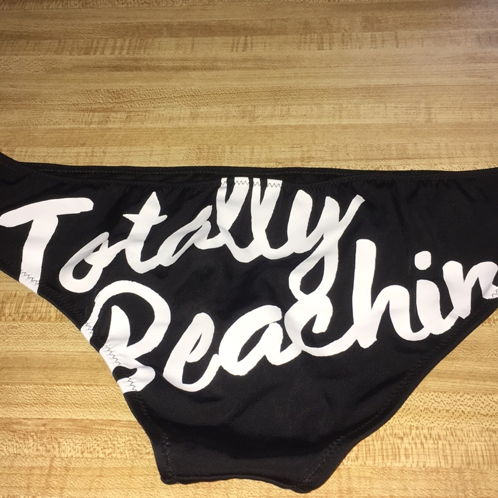 Victoria’s secret totally beachin bikini bottom m